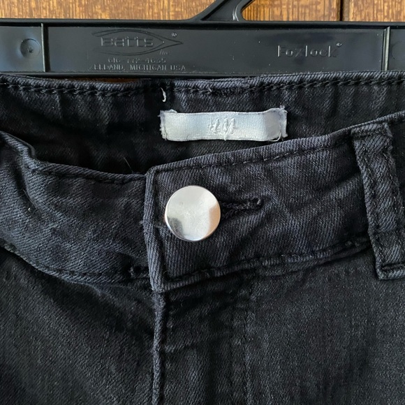 H&M Mid Rise Black Skinny Jeans Size 8 - Picture 4 of 7